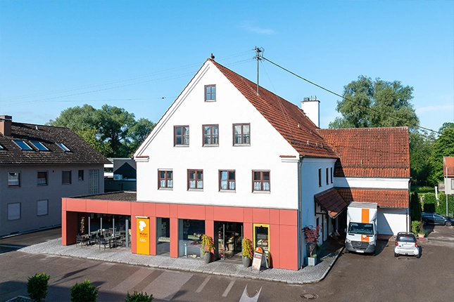 Außenaufnahme der Hauptfiliale und Backstube in Langerringen.